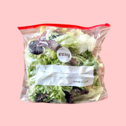 სალათის ფოთლები იზის ექსტრა დიდი ზომის შესანახ პარკში